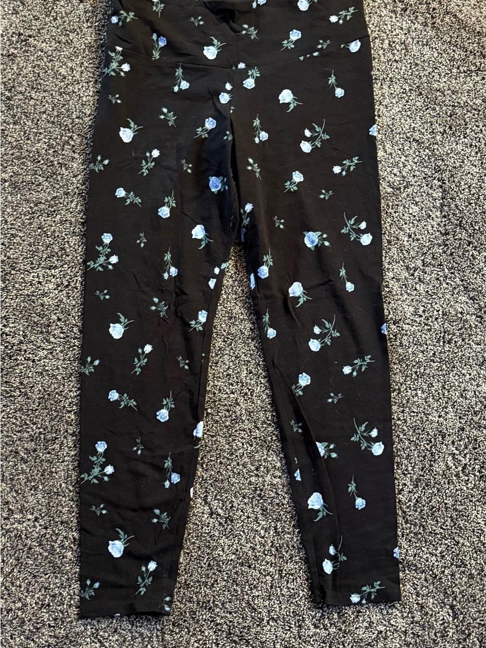 Women’s Black Leggings with Blue Floral Print size XL. Ankle length.